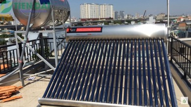 Lắp máy nước nóng năng lượng mặt trời ống dầu Thái Dương Năng Sơn Hà